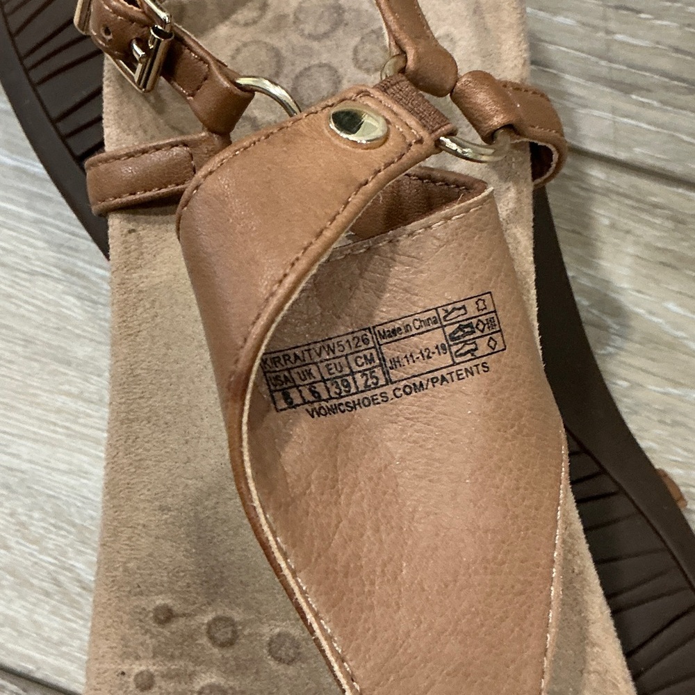 Vionic Women's Tan Leather Sandals - Picture 3 of 3